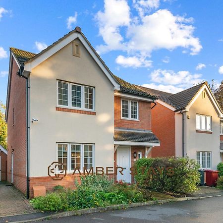 Spacious 5 Bed House In Reading By Amber Stays, Perfect For Business & Contractors, Sleeps 12! Exterior foto