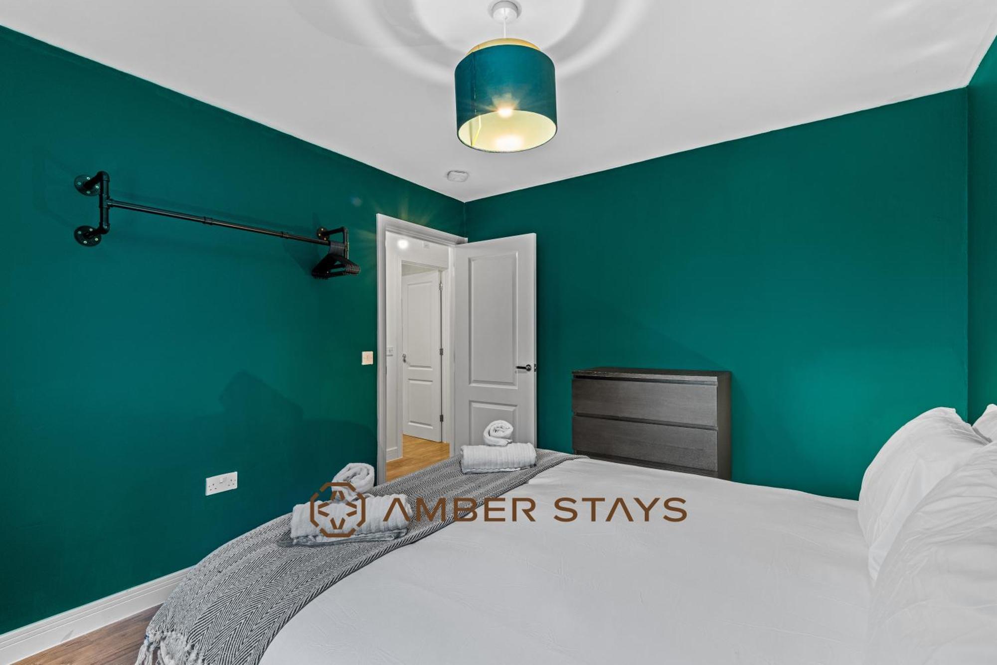 Spacious 5 Bed House In Reading By Amber Stays, Perfect For Business & Contractors, Sleeps 12! Exterior foto