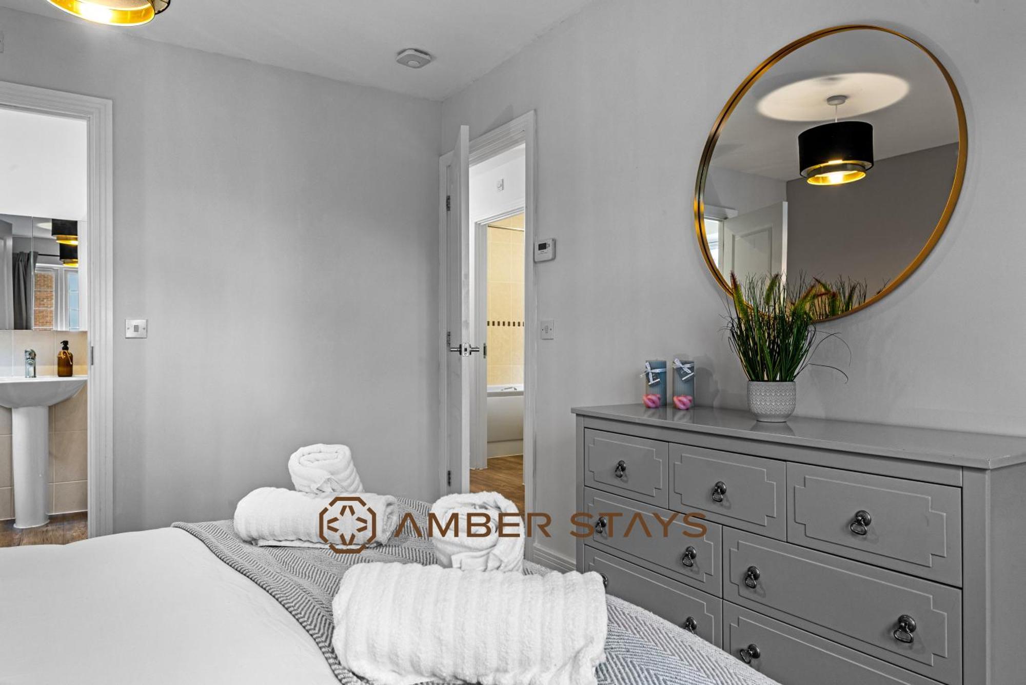Spacious 5 Bed House In Reading By Amber Stays, Perfect For Business & Contractors, Sleeps 12! Exterior foto