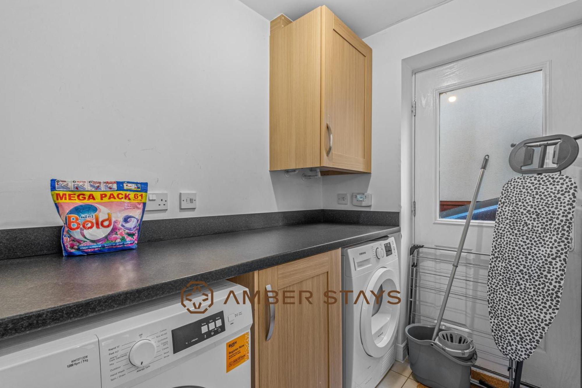 Spacious 5 Bed House In Reading By Amber Stays, Perfect For Business & Contractors, Sleeps 12! Exterior foto