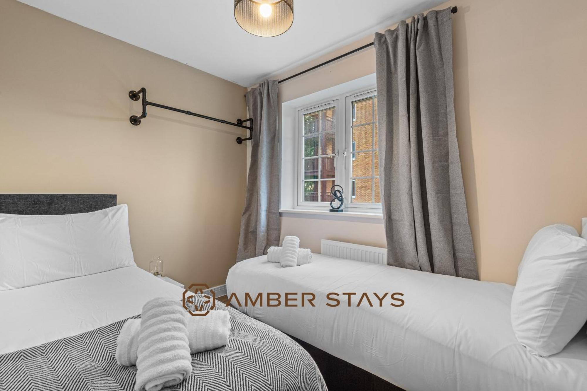 Spacious 5 Bed House In Reading By Amber Stays, Perfect For Business & Contractors, Sleeps 12! Exterior foto